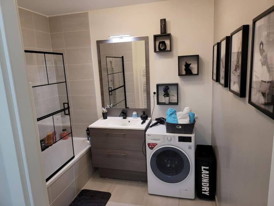 Appartement Neuf Moderne + Parking, Geneve サン・ジュニ・プイイ エクステリア 写真